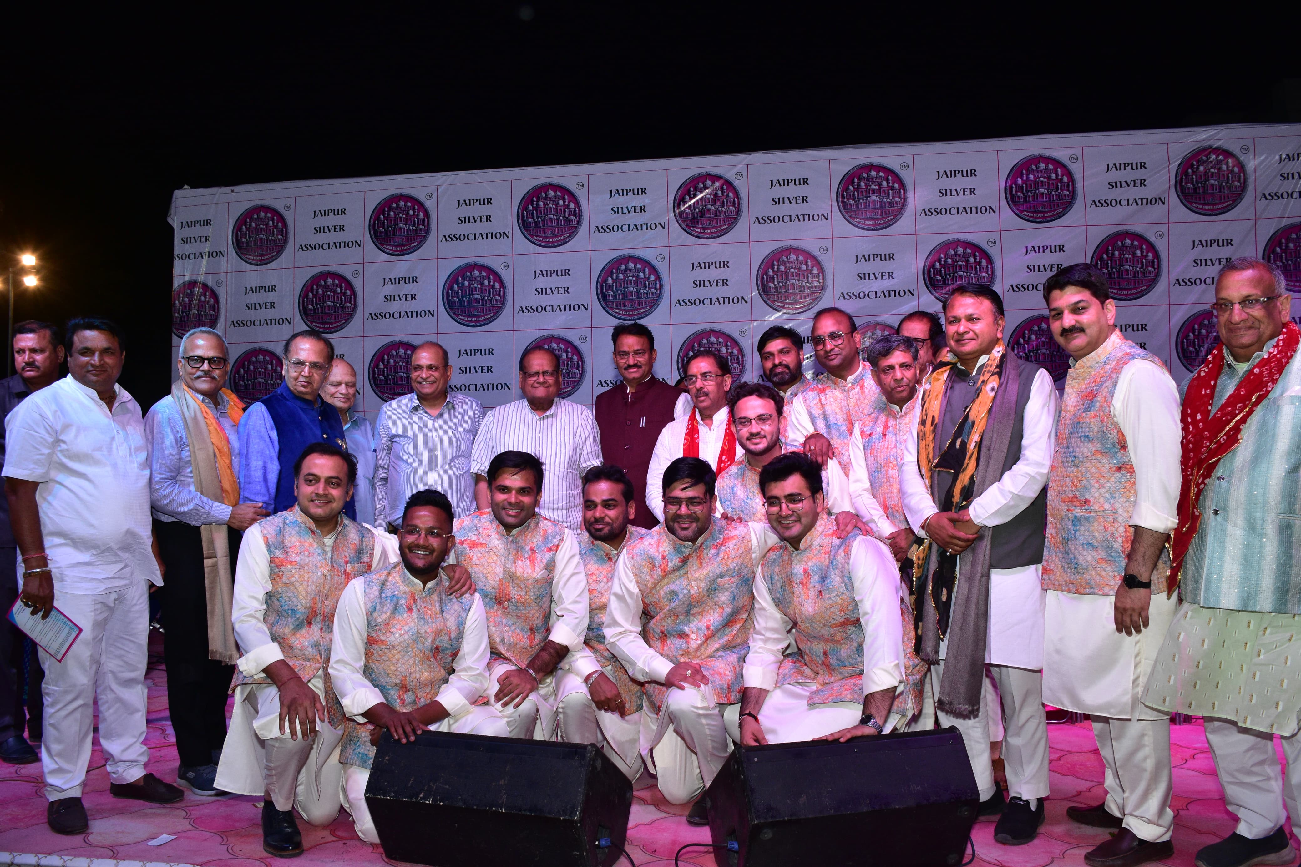 एसोसिएशन चेयरमैन उज्ज्वल डेरेवाला, वाइस चेयरमैन अभिषेक बुचरा और अभिषेक बंसल, सचिव राहुल गंगवाल, कोषाध्यक्ष दीपेश गोयल हैं।