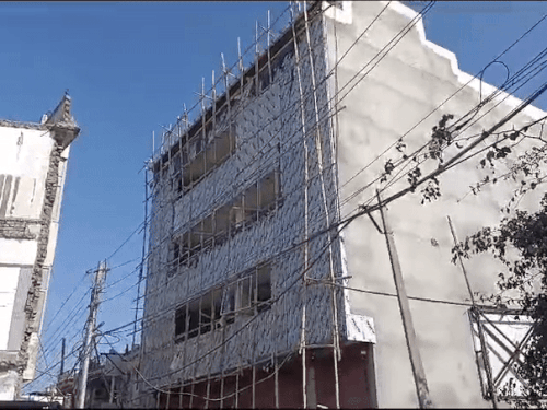 ਐਸਬੀਆਈ ਰੋਡ 'ਤੇ ਚਾਰ-ਸਟਰੀਅਲ ਬਿਲਡਿੰਗ.