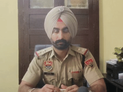 ਇਸ ਕੇਸ ਬਾਰੇ ਜਾਣਕਾਰੀ ਦਿੰਦਿਆਂ ਪੁਲਿਸ ਅਧਿਕਾਰੀ.