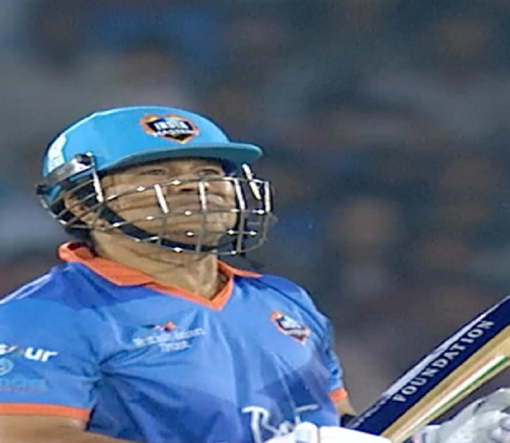 रायुडू ने सचिन तेंदुलकर के साथ मिलकर 67 रनों की ओपनिंग साझेदारी की।