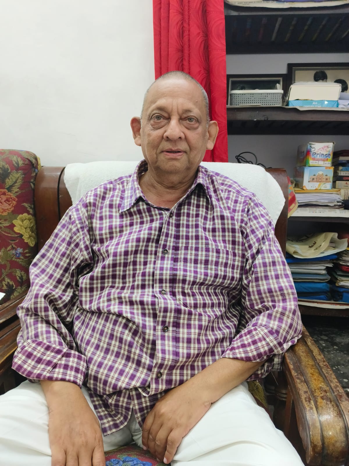 महेश पांडे, शिकायतकर्ता