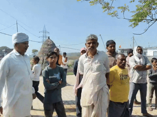 ਗ੍ਰਾਮ ਅੱਗ ਤੋਂ ਬਾਅਦ ਦੇ ਮੌਕੇ ਤੇ ਪਹੁੰਚ ਗਈ.