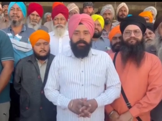 ਸਰਪੰਚ ਬਲਜਿੰਦਰ ਸਿੰਘ ਨੇ ਕੇਸ ਬਾਰੇ ਜਾਣਕਾਰੀ ਦਿੰਦੇ ਹੋਏ.