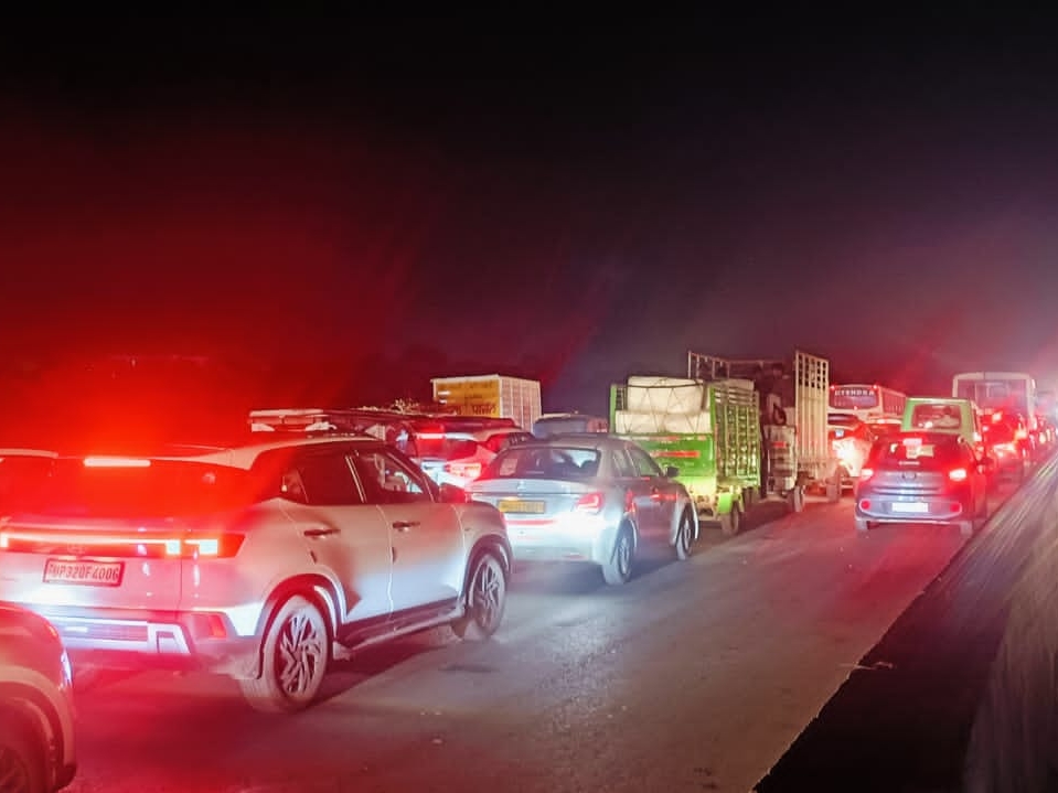 जाम की समस्या डेली इसी तरह से बनी रहती है।