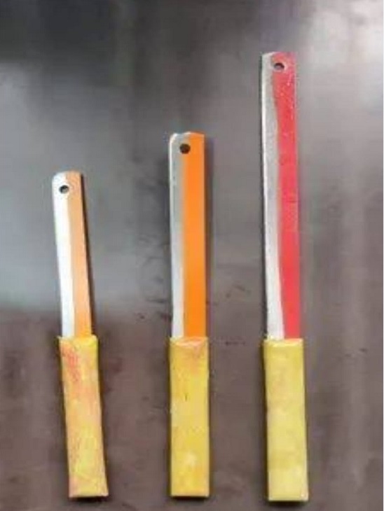 इस तरह का चाकू टिकाकर की गई लूट।