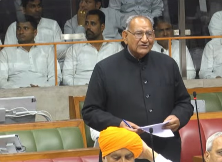 ਵਿਧਾਇਕ ਰਾਮਕੁਮਾਰ ਗੌਤਮ ਵਿਧਾਨ ਸਭਾ ਵਿੱਚ ਬੋਲ ਰਿਹਾ ਹੈ.