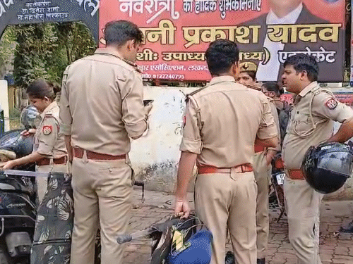 मंगलवार की सुबह से ही पुलिस ने चौराहों पर गश्त बढ़ानी शुरू कर दी थी।