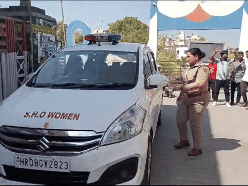 ਐਕਸ਼ਨ ਤੋਂ ਬਾਅਦ ਵਾਪਸ ਆਉਣਾ, ਇੰਸਟਰਜ਼ਡ ਸਬ-ਇੰਸਪੈਕਟਰ ਵੀਨਾ ਵਿਚ ਮਹਿਲਾ ਥਾਣਾ.