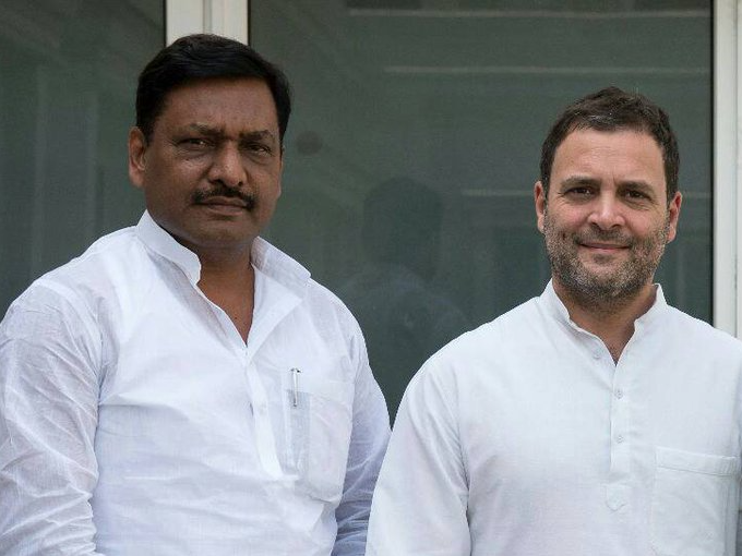 अखिलेश सिंह कांग्रेस में शामिल होने से पहले लालू यादव की पार्टी RJD में रहे हैं। उन्हें लालू यादव का करीबी नेता माना जाता है।