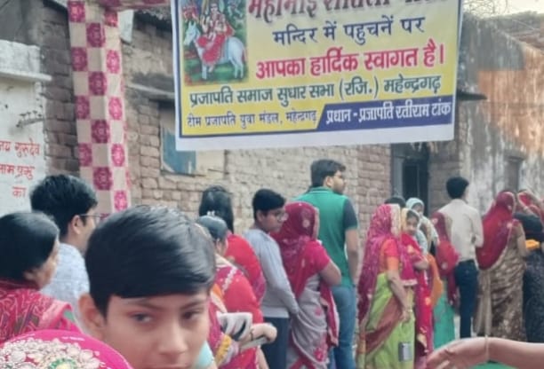 शीतला माता मंदिर में सोमवार को लगी लाइन का (फाइल फोटो)