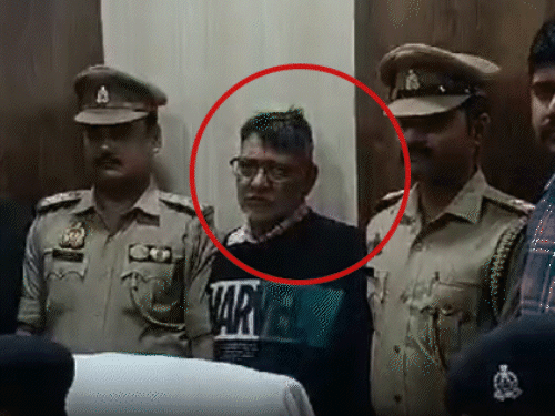 ਪ੍ਰੋਫੈਸਰ ਰਜਨੀਸ਼ 'ਤੇ ਪੁਲਿਸ ਹਿਰਾਸਤ ਵਿੱਚ ਲੜਕੀ ਦੇ ਵਿਦਿਆਰਥੀਆਂ ਦੇ ਜਿਨਸੀ ਸ਼ੋਸ਼ਣ ਦੇ ਦੋਸ਼ ਵਿੱਚ ਦੋਸ਼ੀ ਠਹਿਰਾਇਆ ਗਿਆ. - ਡੈਨਿਕ ਭਾਸਕਰ