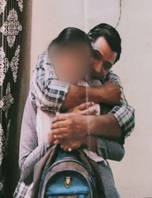 ਪ੍ਰੋਫੈਸਰ ਡਾ: ਰਜਨੀਸ਼ ਲੜਕੀ ਨੂੰ ਕਮਰੇ ਵਿਚ ਬੁਲਾਉਣ ਲਈ ਵਰਤਿਆ.