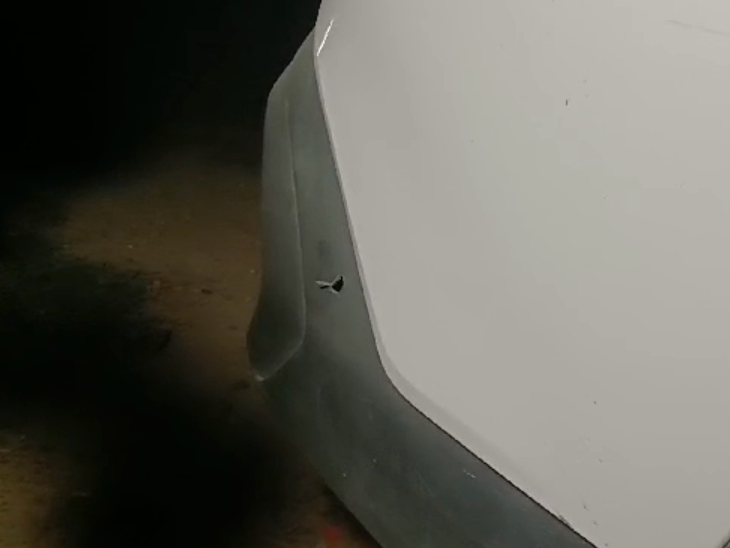 ਦੋਸ਼ੀ ਫਾਇਰਿੰਗ ਤੋਂ ਬਾਅਦ ਕਾਰ ਦੇ ਨਿਸ਼ਾਨ.