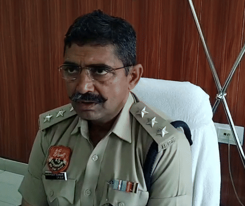 जानकारी देते डीएसपी हरेंद्र कुमार