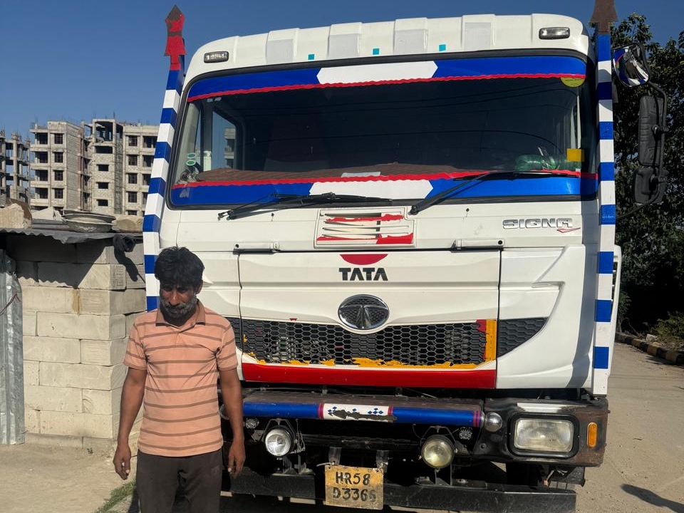 ਵਿਭਾਗ ਦੁਆਰਾ ਫੜਿਆ ਹੋਇਆ ਓਵਰਲੋਡ ਟਰੱਕ.