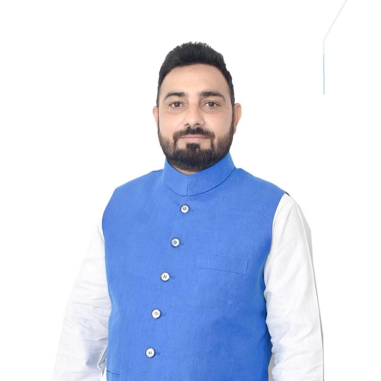 नावेद खान को महानगर अध्यक्ष पद की जिम्मेदारी दी गई है।