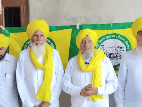 जानकारी देते हुए BKU उगराहां के संगठन प्रधान जोगिंदर उगराहां। - Dainik Bhaskar