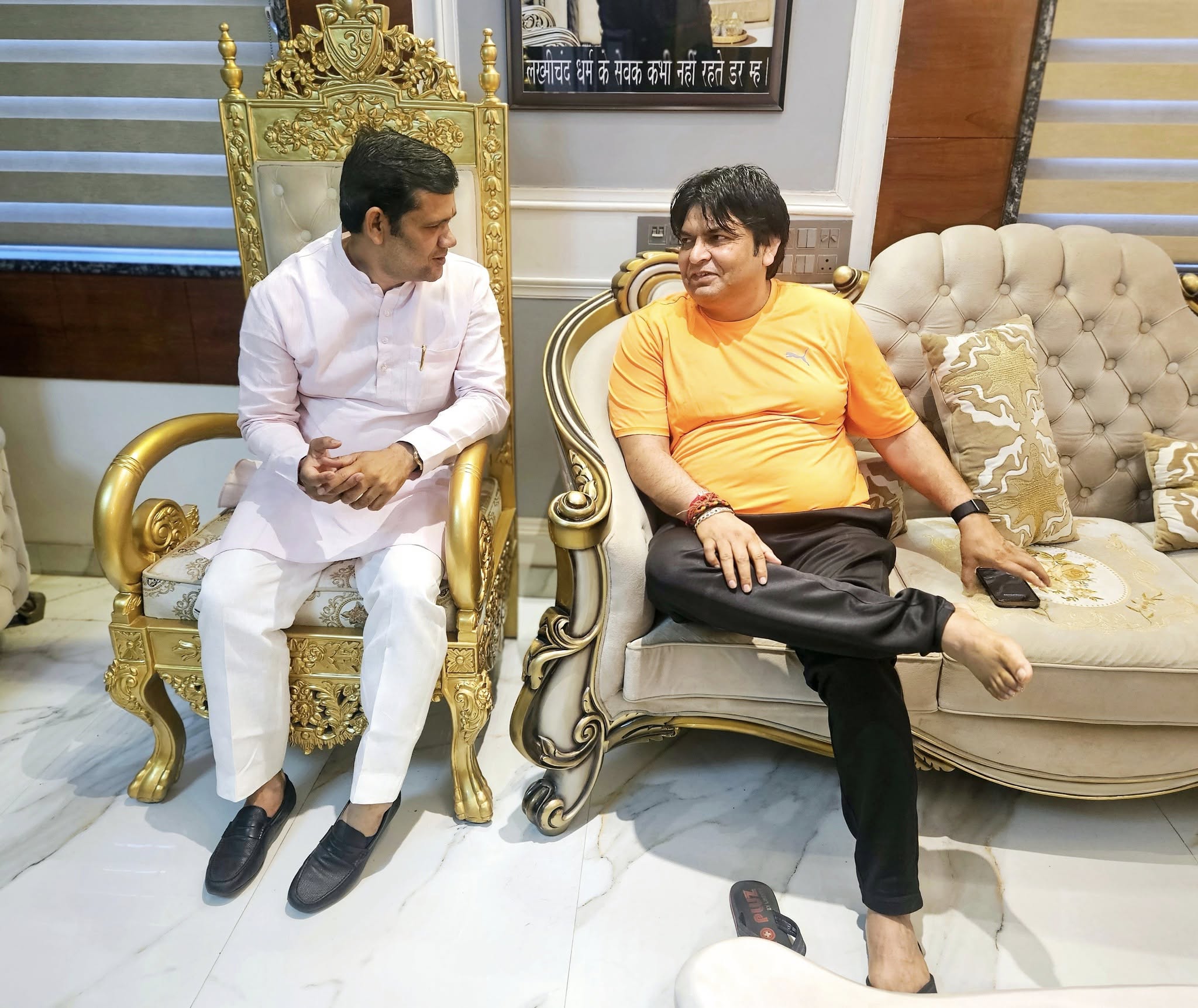 गुरुग्राम में पदभार संभालने से पहले विधायक से मुलाकात करते नवनियुक्त जिलाध्यक्ष एसपी त्यागी