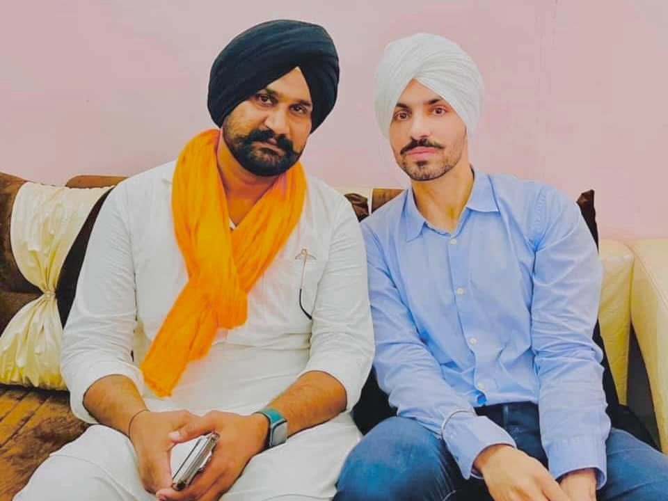 ਡੂੰਘੀ ਸਿੱਧੂ ਨਾਲ ਅਮਨਦੀਪ ਸਿੰਘ ਅਮਤ ਦੀ ਤਸਵੀਰ.