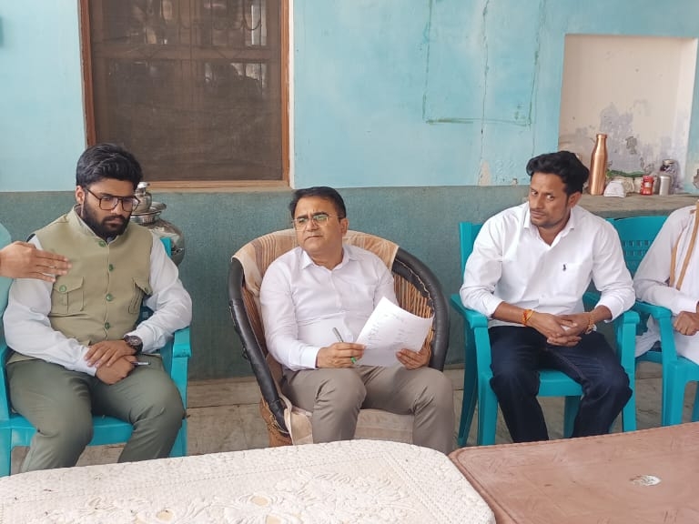 ਡੀਸੀ ਡਾ: ਹਰੀਸ਼ ਕੁਮਾਰ ਵੈਸਿਥਾ ਅਧਿਕਾਰੀਆਂ ਨਾਲ ਪੇਸ਼ ਕੀਤੀ ਗਈ.