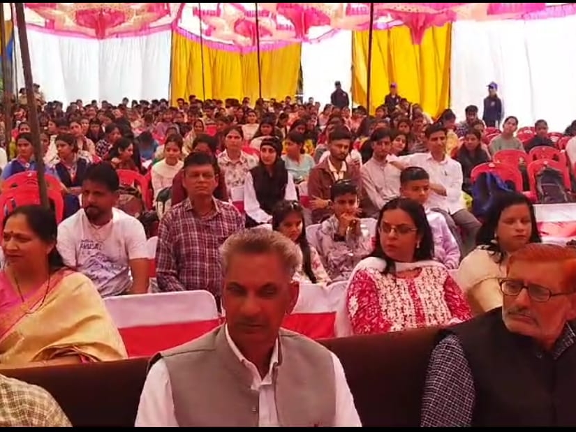 कार्यक्रम के दौरान उपस्थिति।