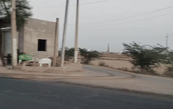 पुन्हाना-होडल रोड पर गांव सिंगार में इसी मस्जिद के सामने हुआ हादसा