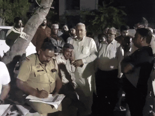 ਇਸ ਹਾਦਸੇ ਬਾਰੇ ਜਾਣਕਾਰੀ ਪ੍ਰਾਪਤ ਕਰਨ ਤੋਂ ਬਾਅਦ ਮੰਤਰੀ ਗੰੰਗਵਾ ਰੋਹਤਕ ਪੀਜੀਆਈ ਪਹੁੰਚ ਗਿਆ ਹੈ.