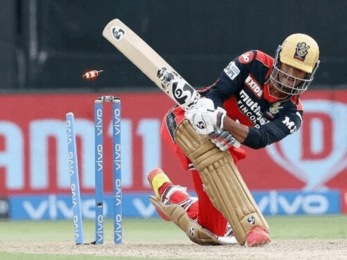 करनाल के रहने वाले बॉलर अंशुल कंबोज, नूंह के शाहबाज अहमद और  स्पिनर गेंदबाज युजवेंद्र चहल। - Dainik Bhaskar