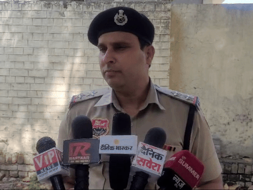 1 महिला समेत 5 लोगों पर FIR दर्ज। - Dainik Bhaskar