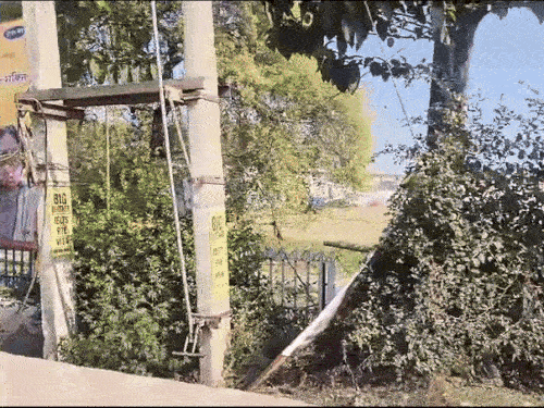 ਗੋਲੀਬਾਰੀ ਤੋਂ ਬਾਅਦ, ਗੁੱਸੇ ਵਿੱਚ ਬ੍ਰਾਹਮਿਨ ਆਧੁਨਿਕਾਂ ਦੇ ਬੈਨਰਾਂ ਨੂੰ ਬੈਨਰਾਂ.