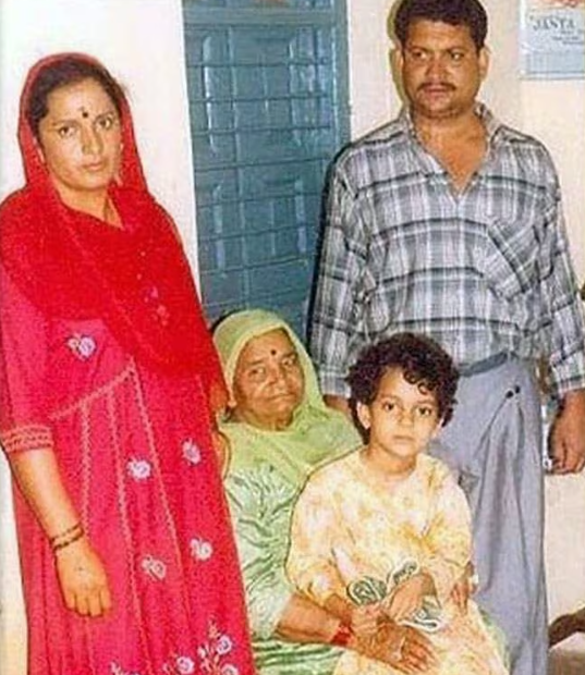 Kangana in childhood with mother Asha (left), grandmother and father Amardeep Ranot.