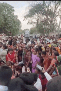 पानखेड़ा गांव में शव पहुंचने के बाद आक्रोशित लोगों ने मोहान रोड पर जाम लगा दिया था।