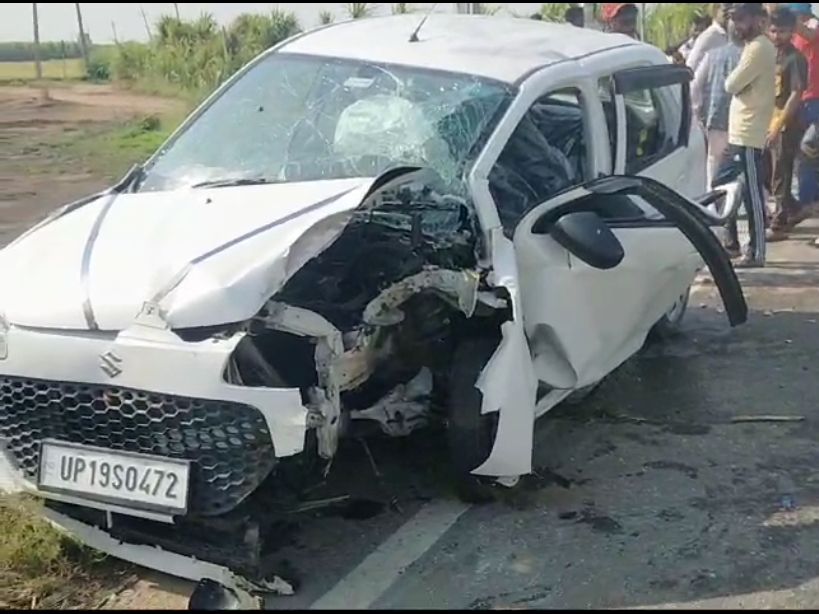 Car collided with a pole on Meerut-Karnal Highway