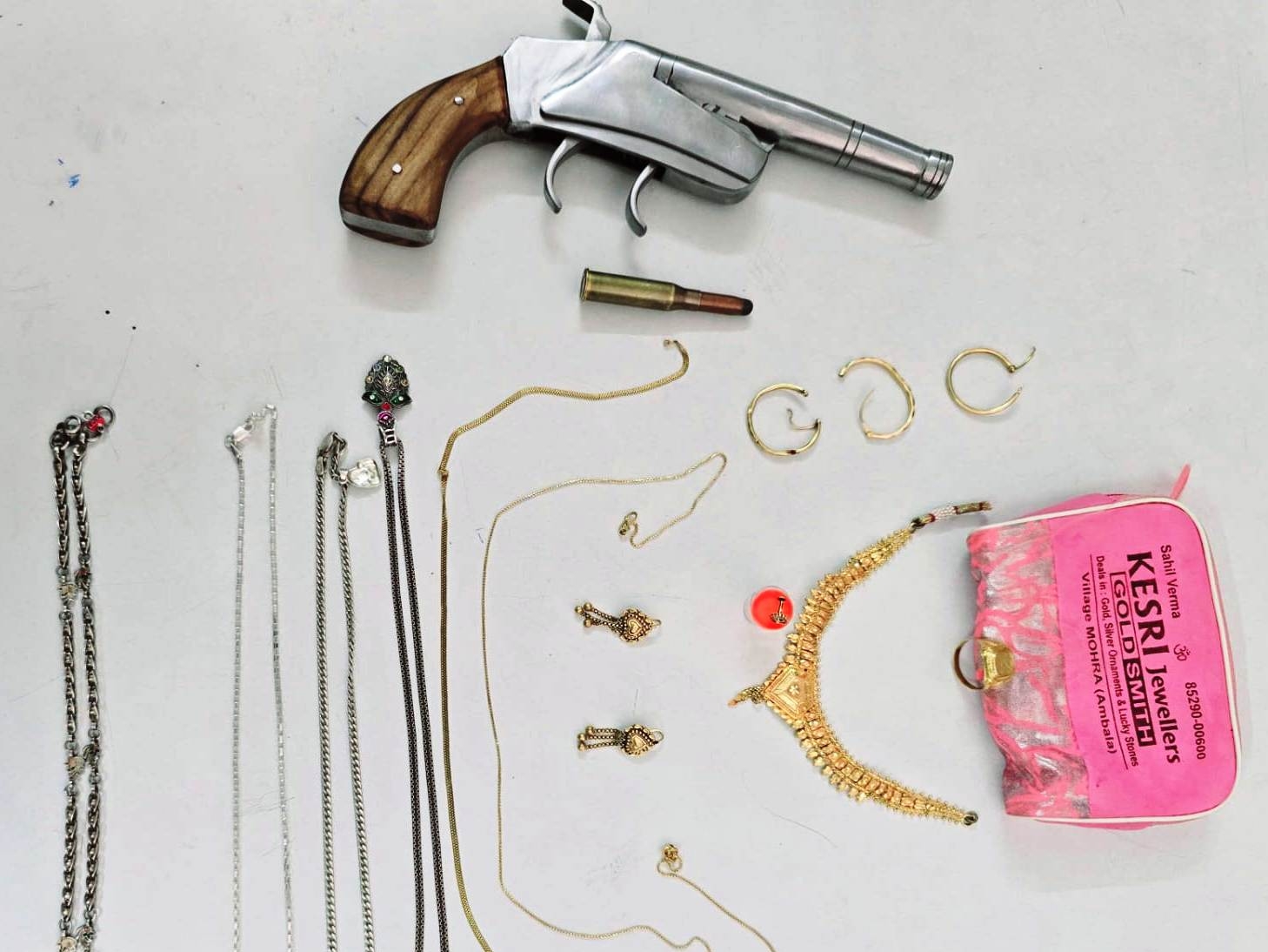 ਖੋਜ ਵਿੱਚ ਦੋਸ਼ੀ ਤੋਂ ਮਿਲਾਇਆ ਮਾਲ.