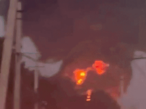 ਕਾਲਾ ਧੂੰਏਂ ਨਾਲ covered ੱਕਿਆ ਹੋਇਆ ਖੇਤਰ.