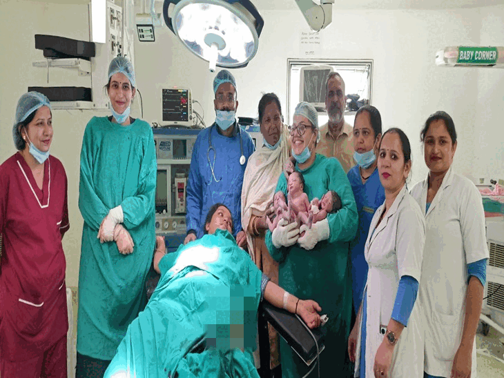 ਹਸਪਤਾਲ ਦੇ ਸਟਾਫ ਸਿਵਲ ਹਸਪਤਾਲ ਵਿੱਚ ਮਾਂ ਅਤੇ ਬੱਚੇ ਨਾਲ.