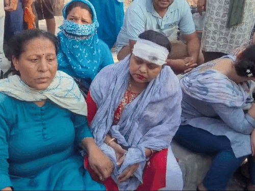 ਪ੍ਰੋਟੈਸਟ ਦੌਰਾਨ female ਰਤ ਐਨਐਚਐਮ ਕਾਰਜਕਰਤਾ ਨੂੰ ਸਿਰ ਦੀ ਸੱਟ ਲੱਗੀ.