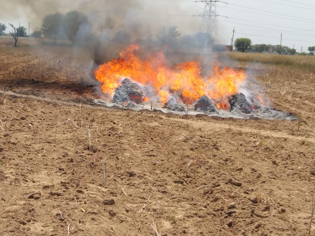 ਕਾਰੀ ਵਿੱਚ ਰੱਖੀ ਗਈ ਫਸਲ ਵਿੱਚ ਅੱਗ