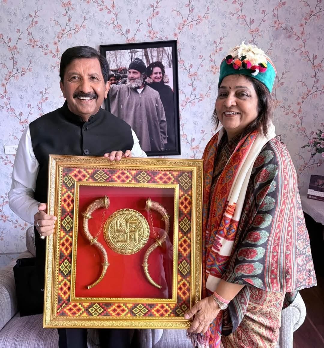 कांग्रेस प्रभारी रजनी पाटिल से मिले उपमुख्यमंत्री मुकेश अग्निहोत्री।