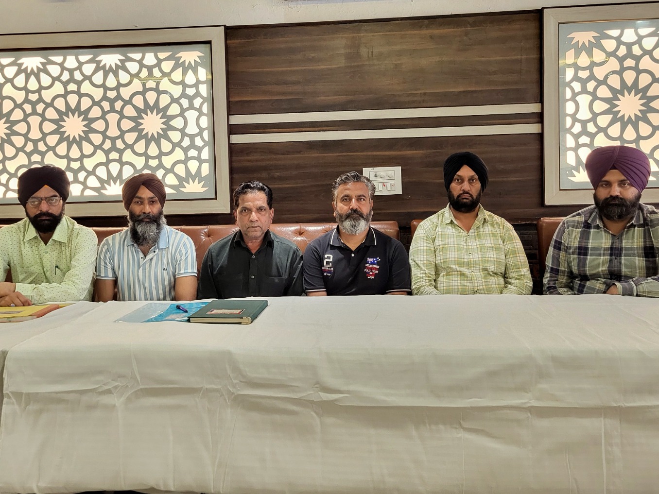 ਪਬਲਿਕ ਸਰਵਿਸ ਕਲੱਬ ਦੇ ਪ੍ਰਧਾਨ ਪੀ ਡੀ ਬਾਂਸਲ ਹੋਰਾਂ ਦੇ ਨਾਲ.
