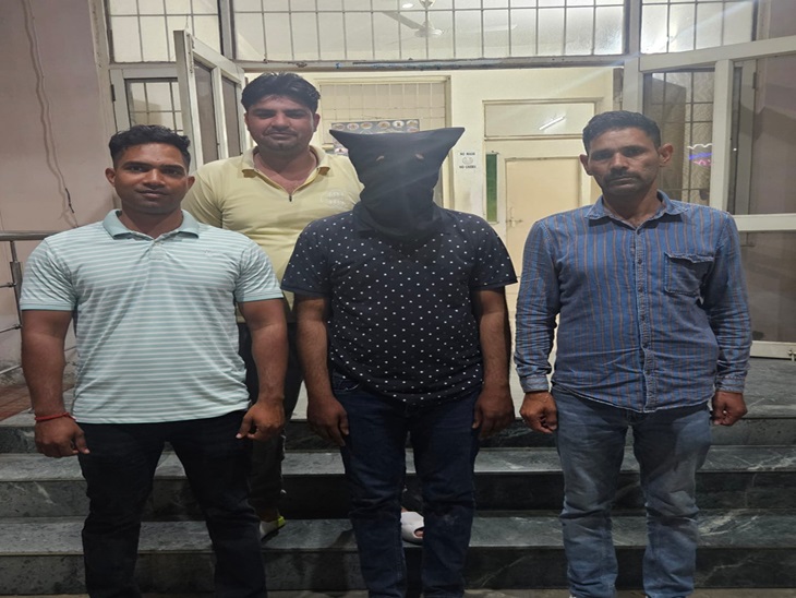 ਰੋਹਤਕ ਵਿੱਚ ਗੈਰਕਾਨੂੰਨੀ ਹਥਿਆਰਾਂ ਨਾਲ ਪੁਲਿਸ ਗ੍ਰਿਫਤਾਰੀ ਵਿੱਚ ਦੋਸ਼ੀ.