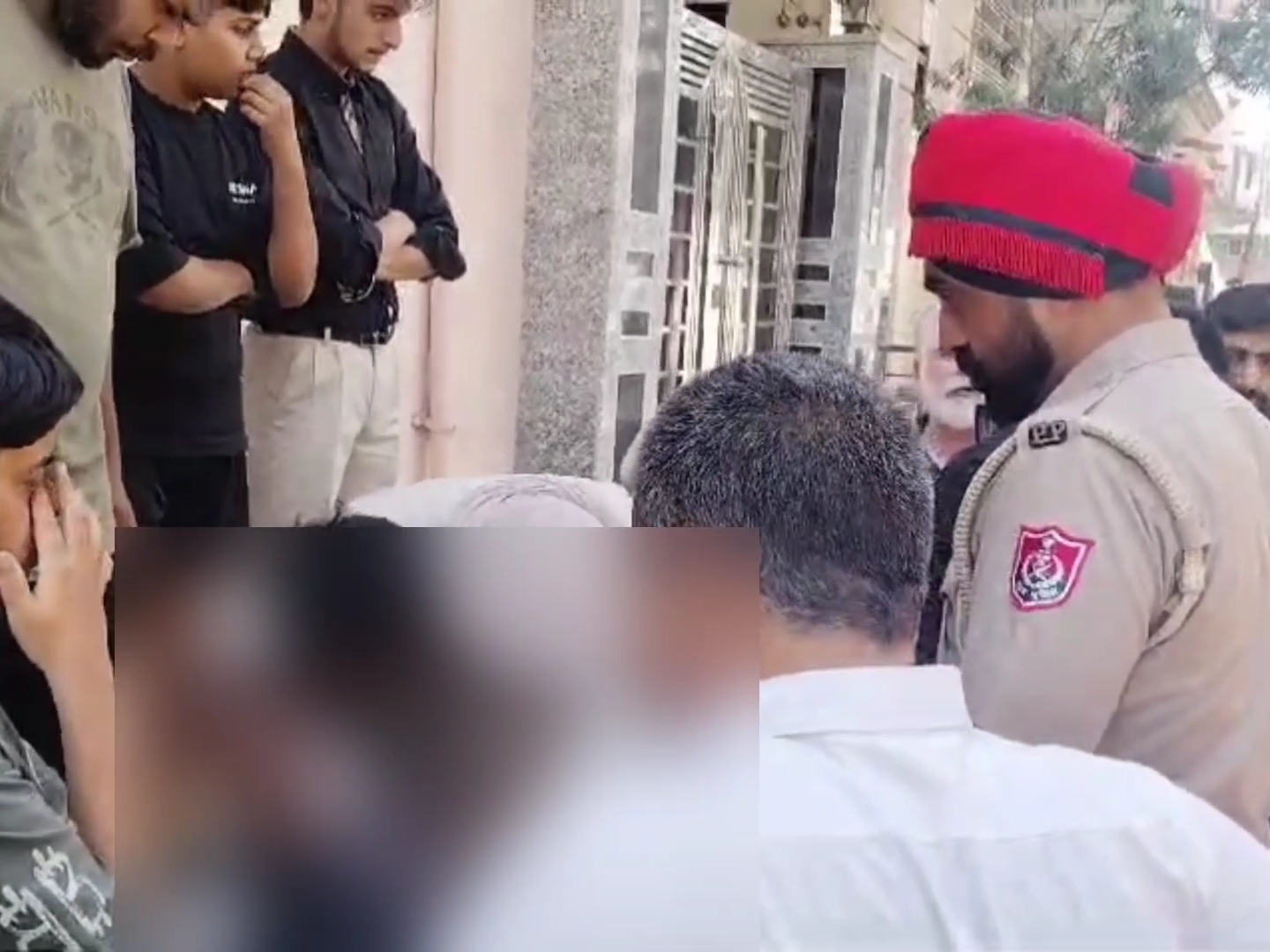 बच्चे को लेने पहुंची फाजिल्का पुलिस।