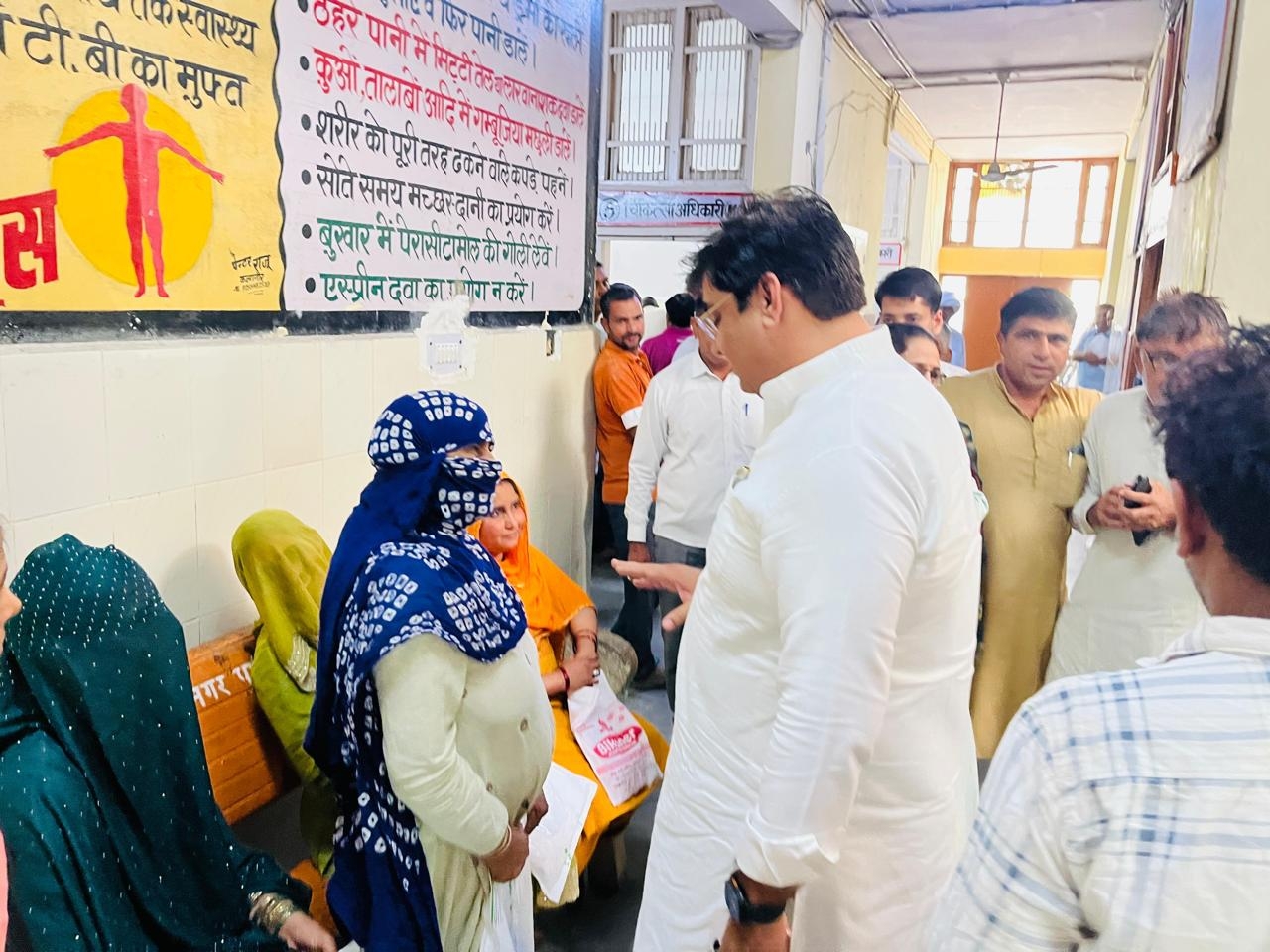 ਮਰੀਜ਼ ਵਿਧਾਇਕ ਬਲੂਰਾਮ ਡੰਗੀ ਨੂੰ ਉਨ੍ਹਾਂ ਦੀਆਂ ਸਮੱਸਿਆਵਾਂ ਵਜੋਂ ਬੋਲਦੇ ਹਨ.