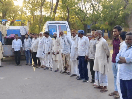 ਪਰਿਵਾਰ ਨੂੰ ਹਸਪਤਾਲ ਵਿਚ ਰੱਖ ਕੇ ਪੋਸਟਮਾਰਟਮ ਦੀ ਉਡੀਕ ਵਿਚ ਪਰਿਵਾਰ