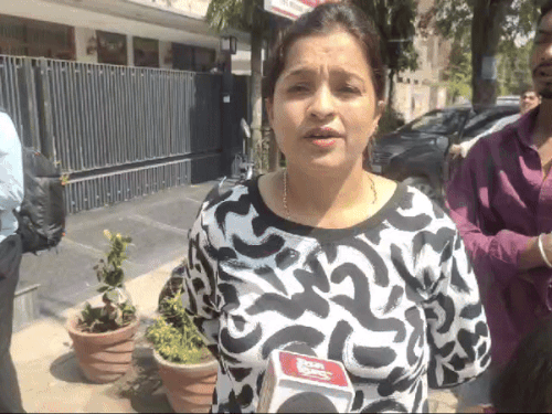 ਮਾਪੇ ਅਲਕਾ ਜਾਣਕਾਰੀ ਦਿੰਦੇ ਹਨ.