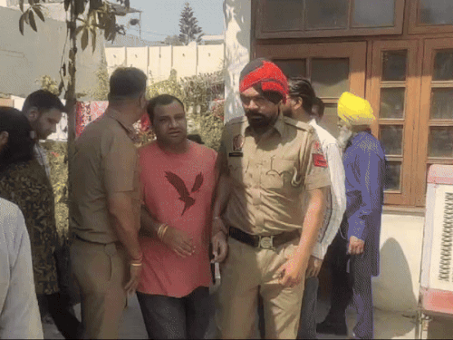 ਪੁਲਿਸ ਨੂੰ ਵਿਕਸਤ ਕਿਤਾਬ ਵਿਕਸਤ ਕਰਨ ਵਾਲੇ.