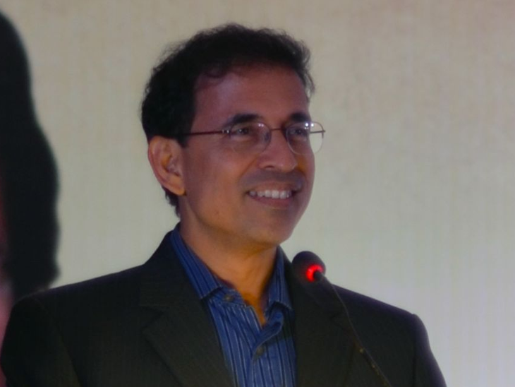 Harsha Bhogle keeps raising the problems of the air line in its own way. - Dainik Bhaskar