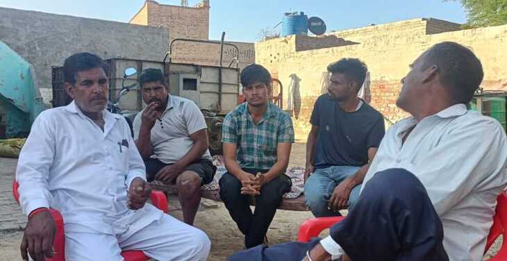 ਅਜੈ ਦੀ ਸ਼ਹਾਦਤ ਦੀ ਖ਼ਬਰ ਸੁਣਦਿਆਂ ਉਸ ਦੇ ਪਰਿਵਾਰਕ ਮੈਂਬਰ ਨਿਰਾਸ਼ਾ ਬੈਠੇ ਸਨ.