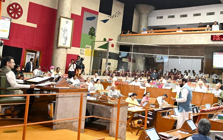 ਸਪੀਕਰ, ਵਿਧਾਇਕ ਅਤੇ ਸੈਮੀ ਨਾਇਬ ਸੈਣੀ ਹਰਿਆਣਾ ਵਿਧਾਨਕ ਅਸੈਂਬਲੀ ਵਿੱਚ ਬੈਠੇ