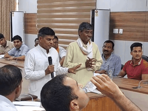 ਸ਼ਿਕਾਇਤਕਰਤਾ ਨੇ ਪੁੱਤਰ ਦੇ ਕਤਲ ਕੇਸ ਵਿਚ ਹੱਥ ਜੋੜ ਕੇ ਨਿਆਂ ਲਈ ਬੇਨਤੀ ਕੀਤੀ.